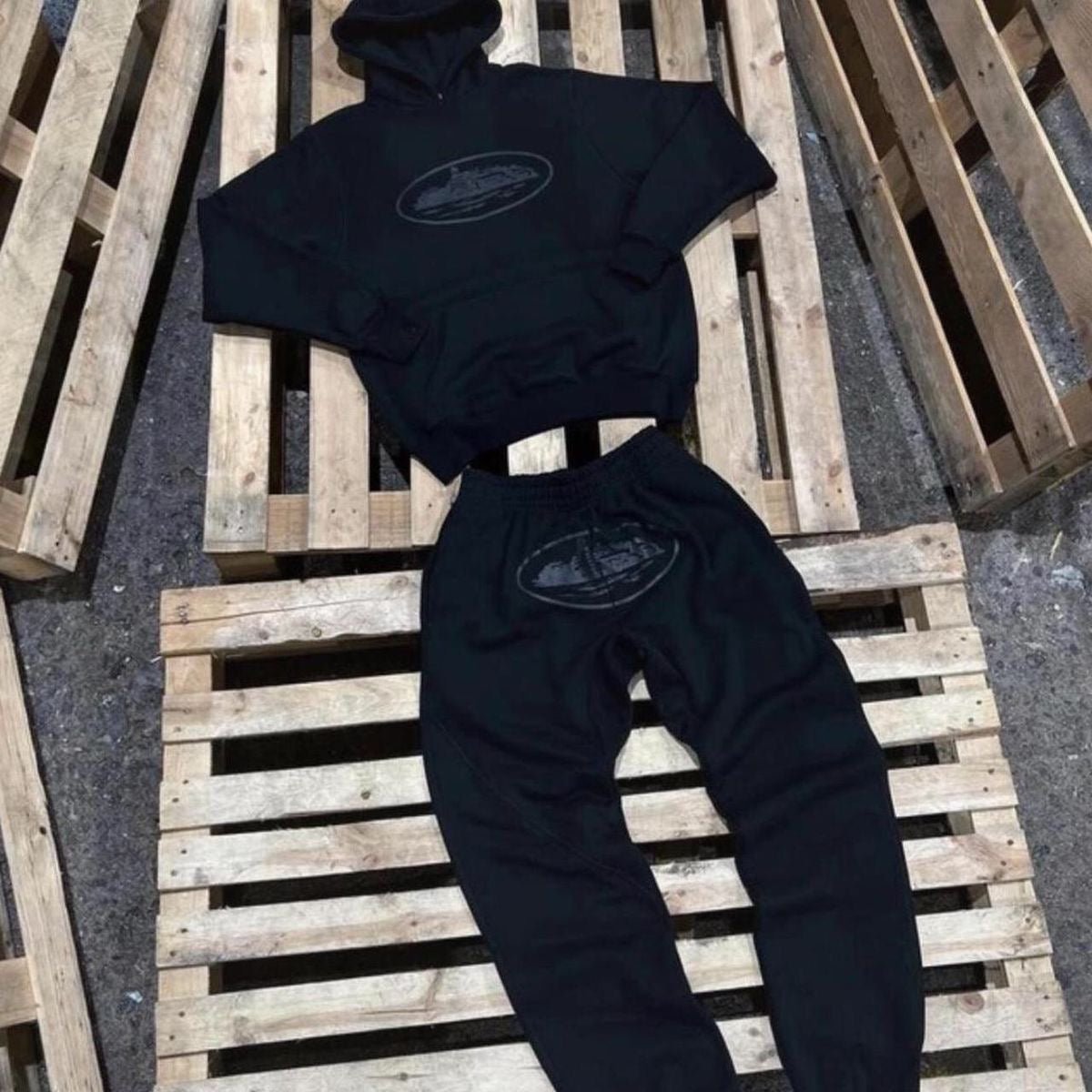 Corteiz Alcatraz Tracksuit "Black" - FAVELA