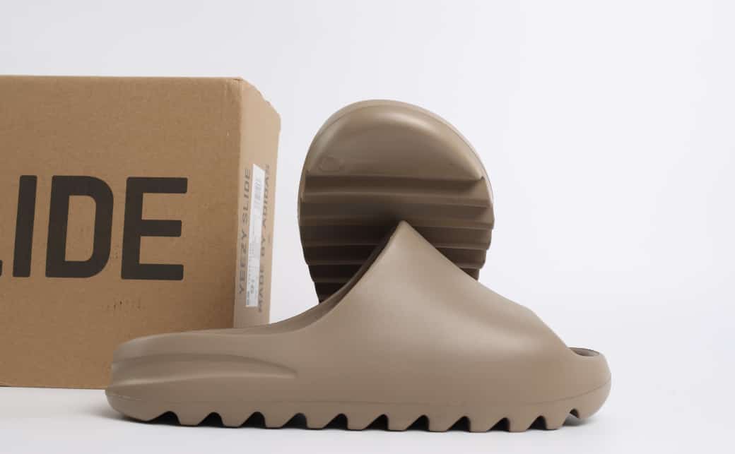 Yeezy Slides - FAVELA